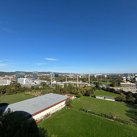 Three Towers With Beautiful View And Parking! Bratislava Exterior foto