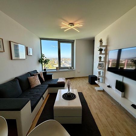 Three Towers With Beautiful View And Parking! Bratislava Exterior foto