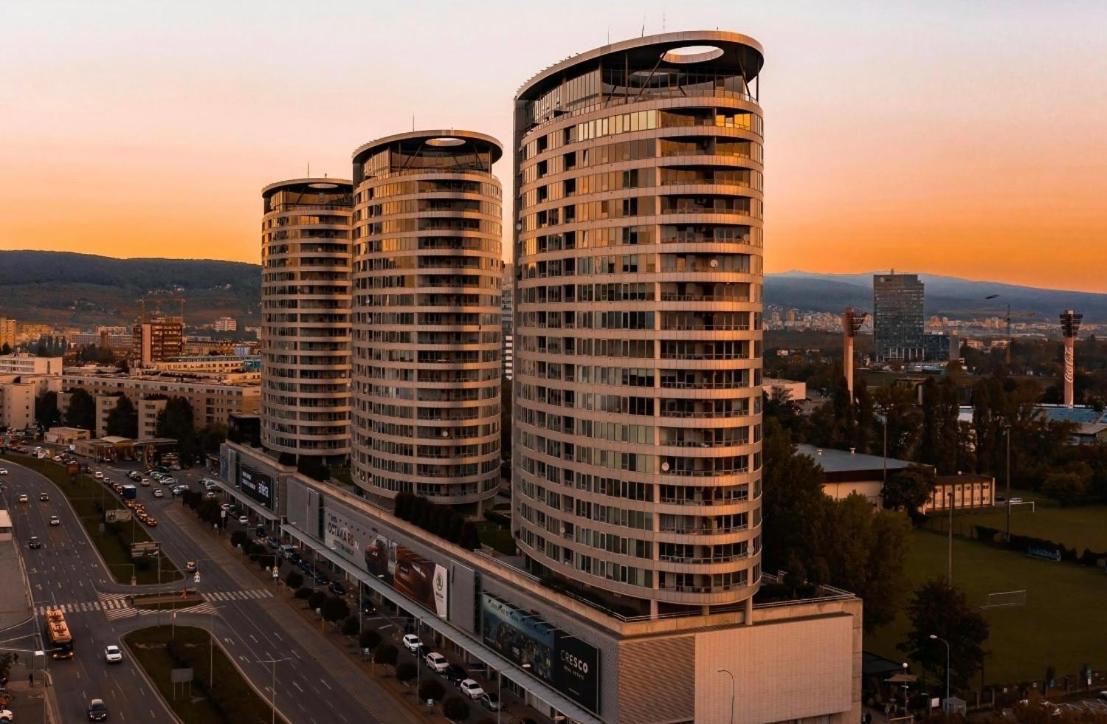 Three Towers With Beautiful View And Parking! Bratislava Exterior foto