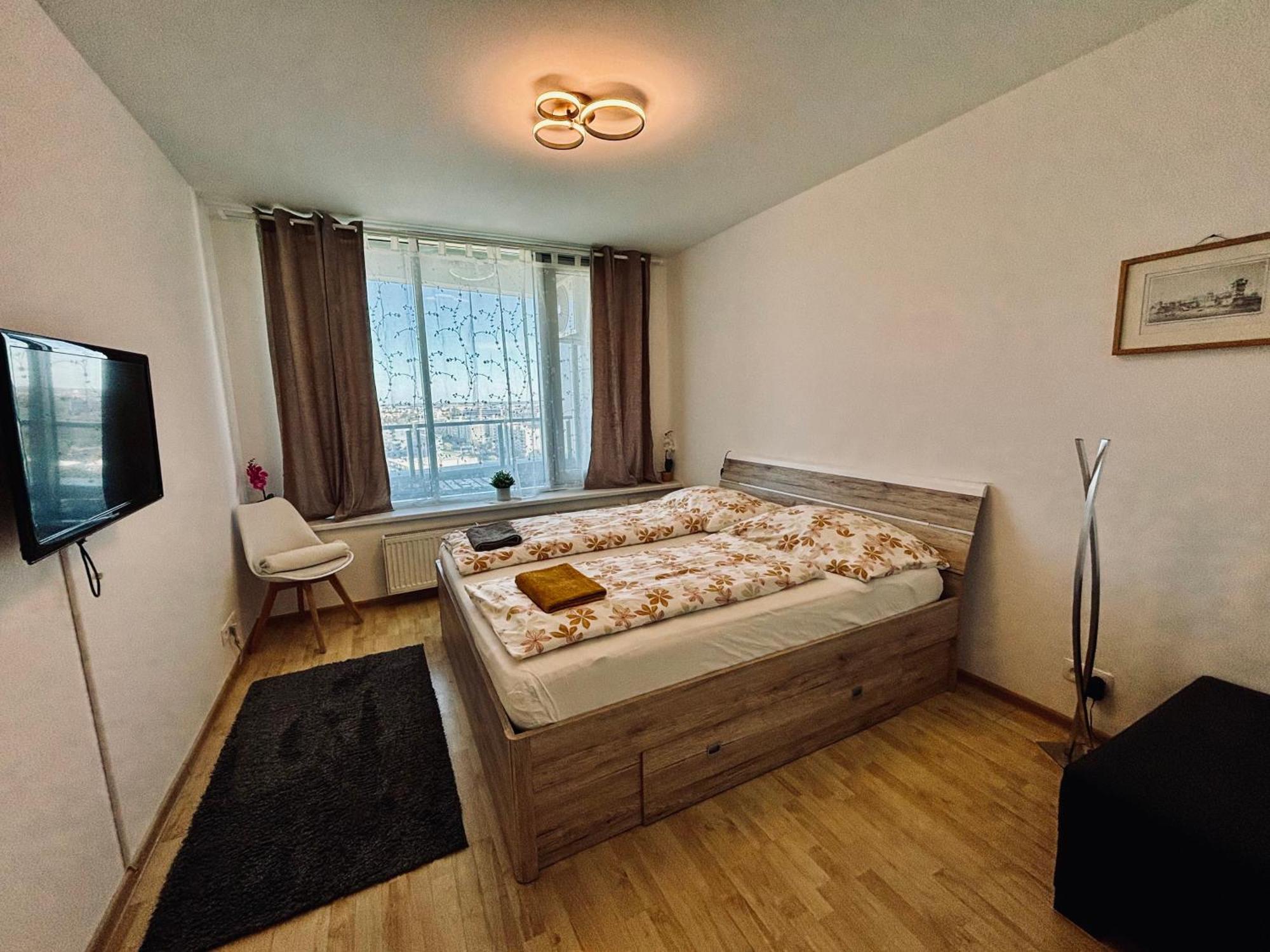 Three Towers With Beautiful View And Parking! Bratislava Exterior foto