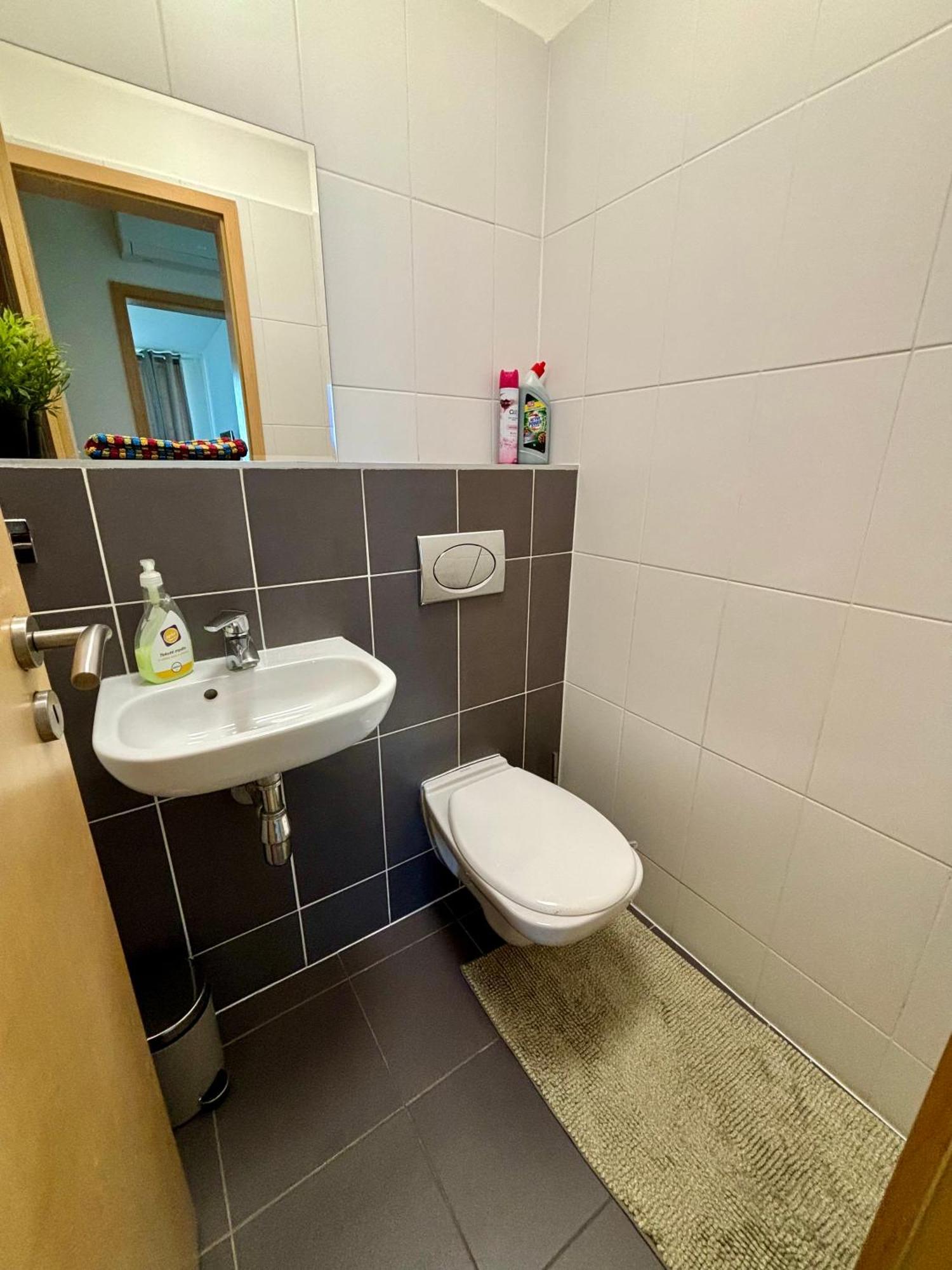 Three Towers With Beautiful View And Parking! Bratislava Exterior foto